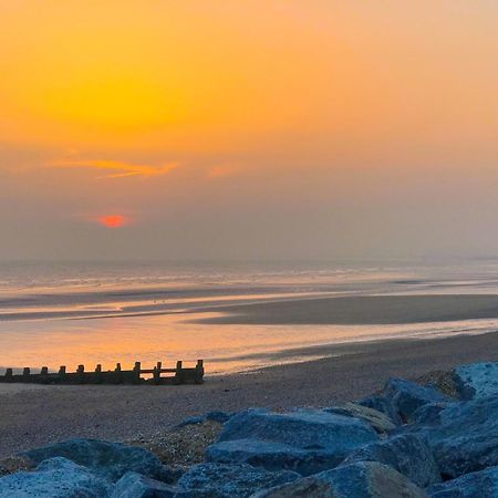 Sea 'N' Stars Platinum Plus Holiday Home With Views, Free Wifi And Netflix Camber 外观 照片