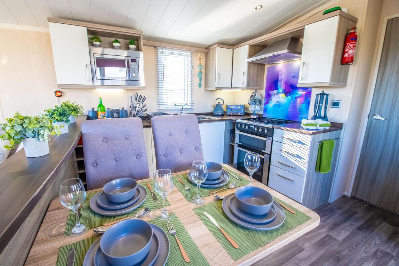 Sea 'N' Stars Platinum Plus Holiday Home With Views, Free Wifi And Netflix Camber 外观 照片